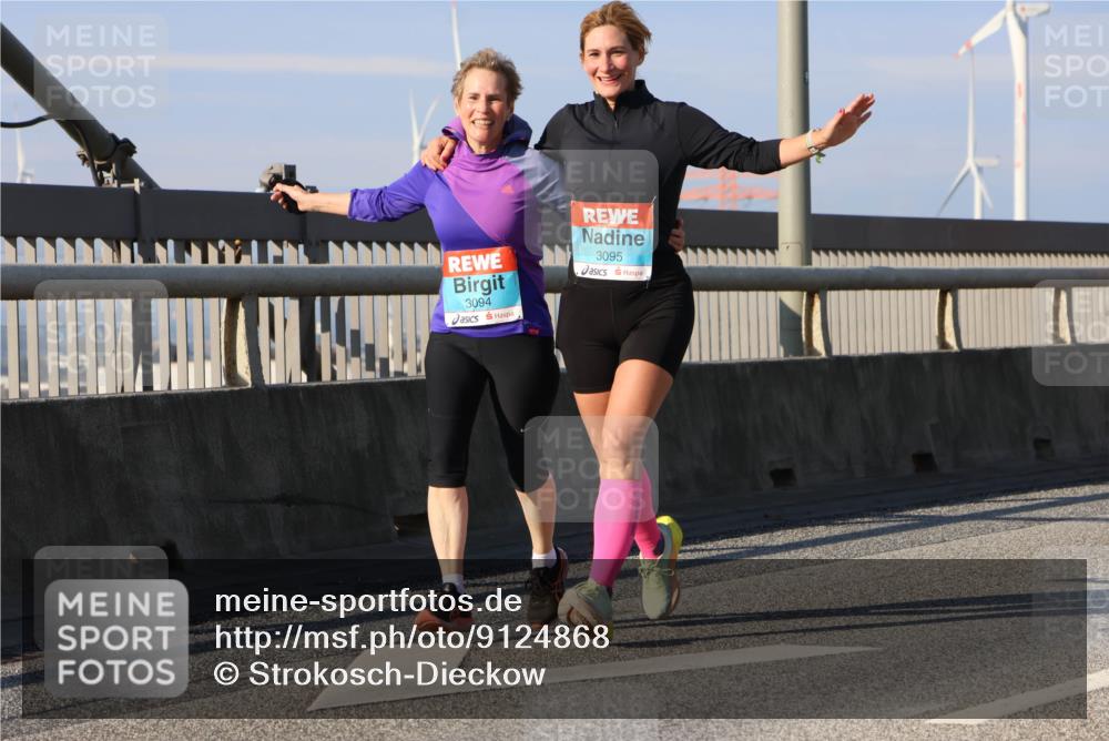03.10.2025 - Köhlbrandbrückenlauf Strokosch-Dieckow http://msf.ph/oto/9124868 03.10.2025 10:06:14 Position 2 3094, 3095 meine-sportfotos.de