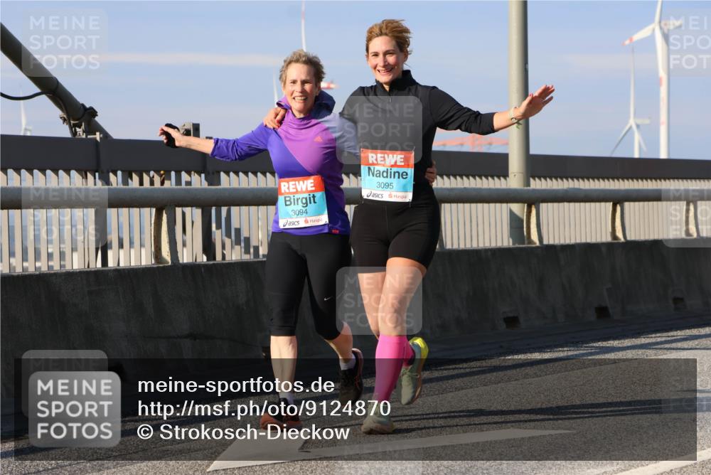 03.10.2025 - Köhlbrandbrückenlauf Strokosch-Dieckow http://msf.ph/oto/9124870 03.10.2025 10:06:14 Position 2 3094, 3095 meine-sportfotos.de