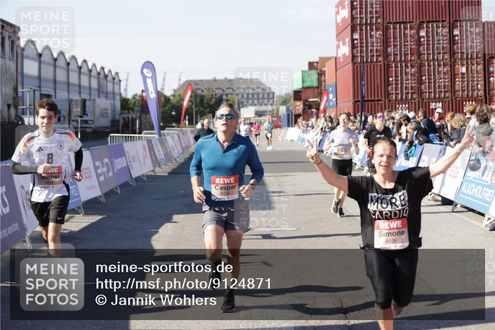 03.10.2025 - Köhlbrandbrückenlauf Jannik Wohlers http://msf.ph/oto/9124871 03.10.2025 13:06:38 Ziel 4015, 4026, 4122, 4151, 4312, 4396, 4405, 4658, 5798, 5971, 6061, 6256, 6721 meine-sportfotos.de
