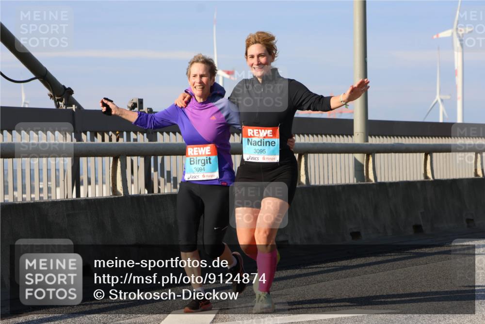 03.10.2025 - Köhlbrandbrückenlauf Strokosch-Dieckow http://msf.ph/oto/9124874 03.10.2025 10:06:14 Position 2 3094, 3095 meine-sportfotos.de