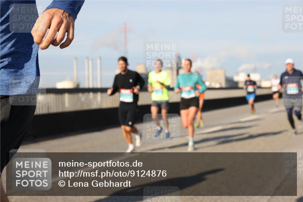03.10.2025 - Köhlbrandbrückenlauf Lena Gebhardt http://msf.ph/oto/9124876 03.10.2025 09:46:04 Position 2  meine-sportfotos.de