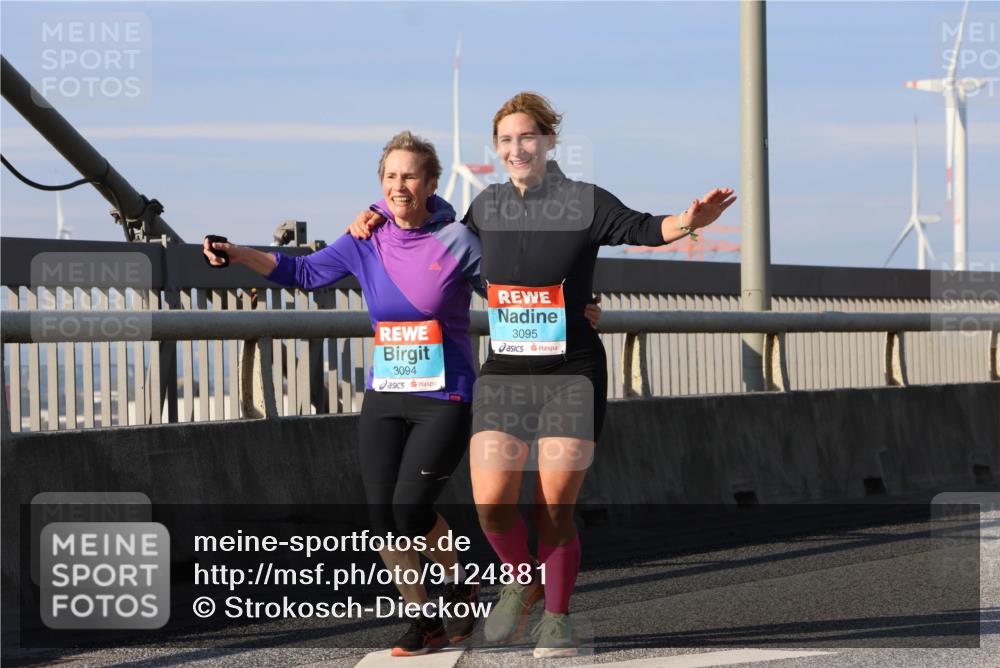 03.10.2025 - Köhlbrandbrückenlauf Strokosch-Dieckow http://msf.ph/oto/9124881 03.10.2025 10:06:14 Position 2 3094, 3095 meine-sportfotos.de