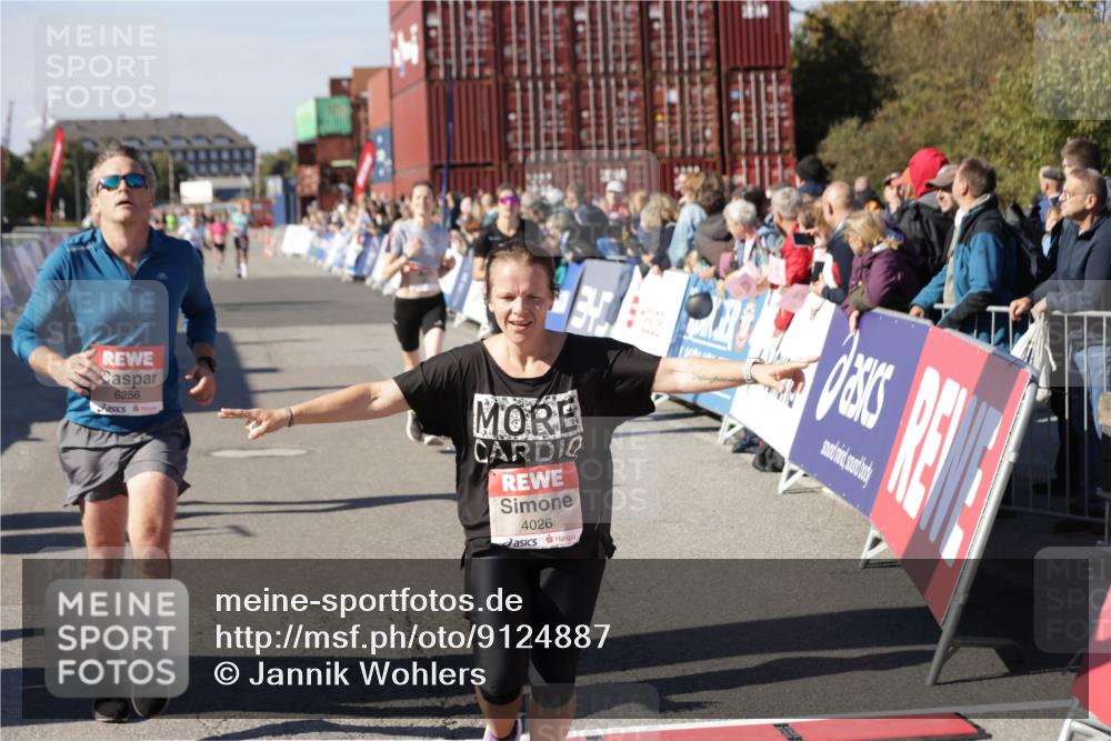 03.10.2025 - Köhlbrandbrückenlauf Jannik Wohlers http://msf.ph/oto/9124887 03.10.2025 13:06:38 Ziel 4015, 4026, 4122, 4151, 4312, 4396, 4405, 4658, 5798, 5971, 6061, 6256, 6721 meine-sportfotos.de