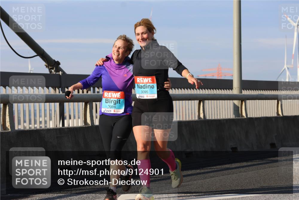 03.10.2025 - Köhlbrandbrückenlauf Strokosch-Dieckow http://msf.ph/oto/9124901 03.10.2025 10:06:14 Position 2 3094, 3095 meine-sportfotos.de