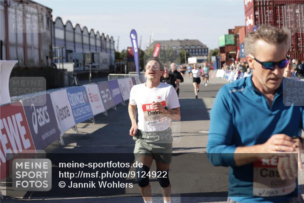 03.10.2025 - Köhlbrandbrückenlauf Jannik Wohlers http://msf.ph/oto/9124922 03.10.2025 13:06:40 Ziel 4015, 4026, 4122, 4151, 4312, 4396, 4405, 5798, 5971, 6061, 6089, 6256, 6721 meine-sportfotos.de