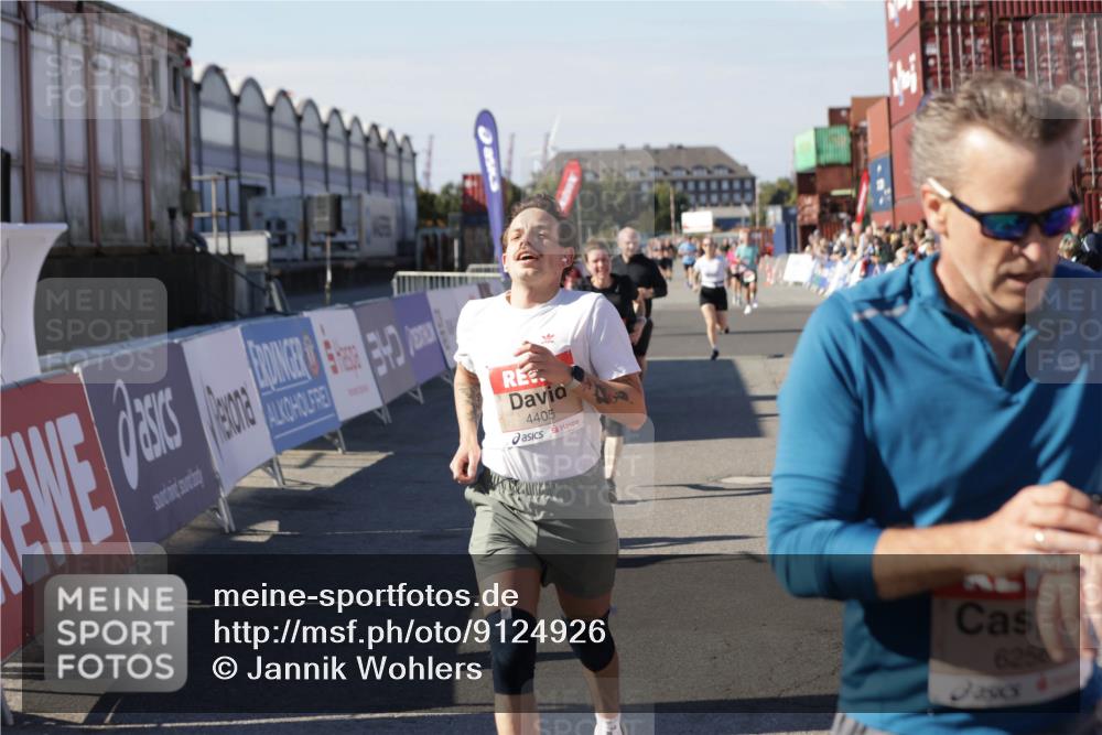 03.10.2025 - Köhlbrandbrückenlauf Jannik Wohlers http://msf.ph/oto/9124926 03.10.2025 13:06:40 Ziel 4015, 4026, 4122, 4151, 4312, 4396, 4405, 5798, 5971, 6061, 6089, 6256, 6721 meine-sportfotos.de