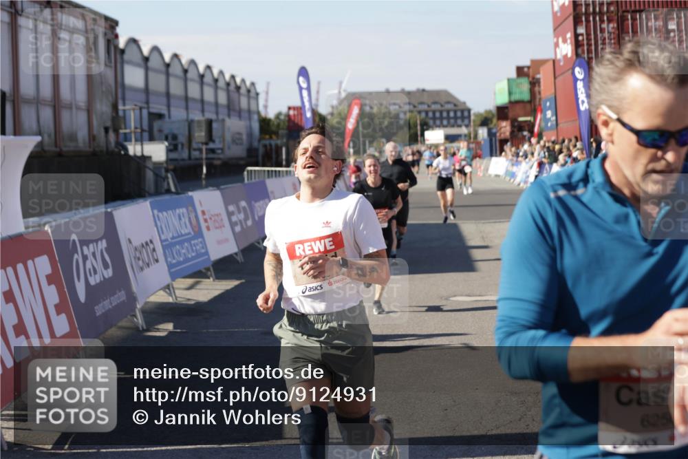 03.10.2025 - Köhlbrandbrückenlauf Jannik Wohlers http://msf.ph/oto/9124931 03.10.2025 13:06:40 Ziel 4015, 4026, 4122, 4151, 4312, 4396, 4405, 5798, 5971, 6061, 6089, 6256, 6721 meine-sportfotos.de