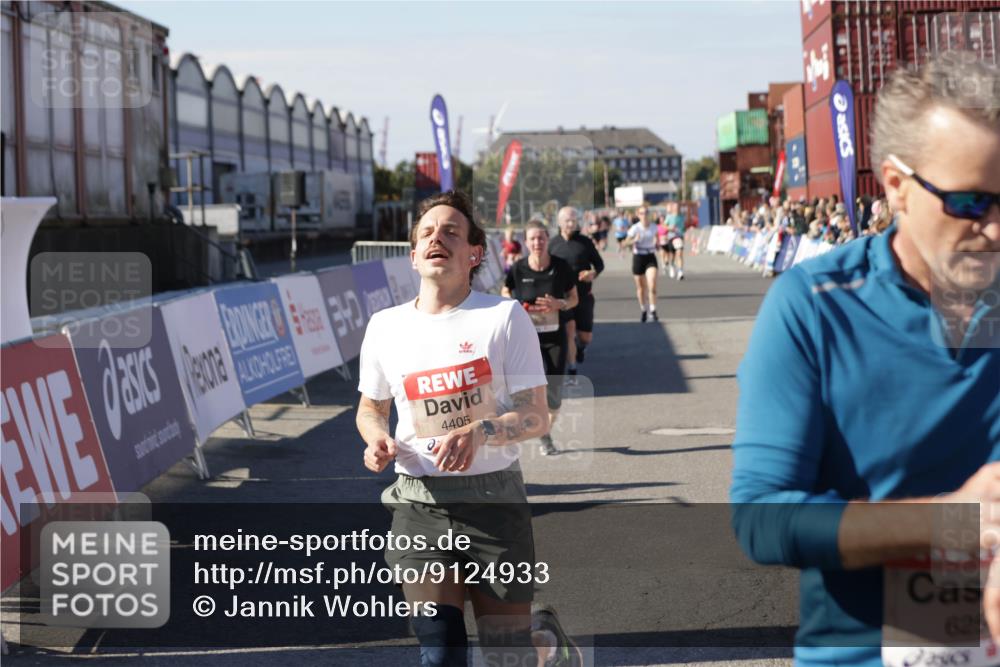 03.10.2025 - Köhlbrandbrückenlauf Jannik Wohlers http://msf.ph/oto/9124933 03.10.2025 13:06:40 Ziel 4015, 4026, 4122, 4151, 4312, 4396, 4405, 5798, 5971, 6061, 6089, 6256, 6721 meine-sportfotos.de