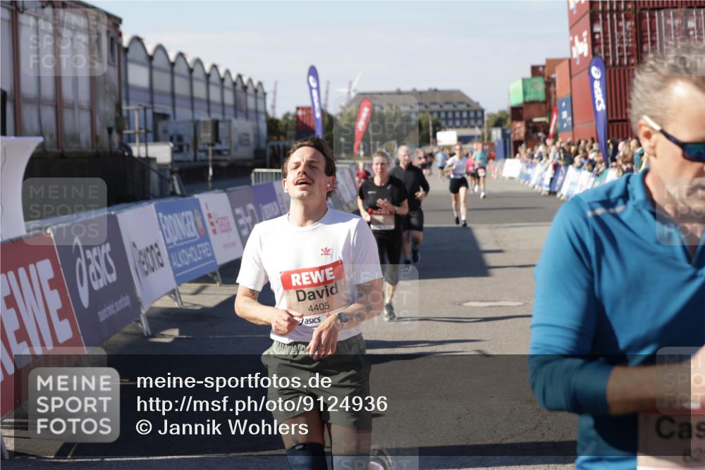 03.10.2025 - Köhlbrandbrückenlauf Jannik Wohlers http://msf.ph/oto/9124936 03.10.2025 13:06:40 Ziel 4015, 4026, 4122, 4151, 4312, 4396, 4405, 5798, 5971, 6061, 6089, 6256, 6721 meine-sportfotos.de
