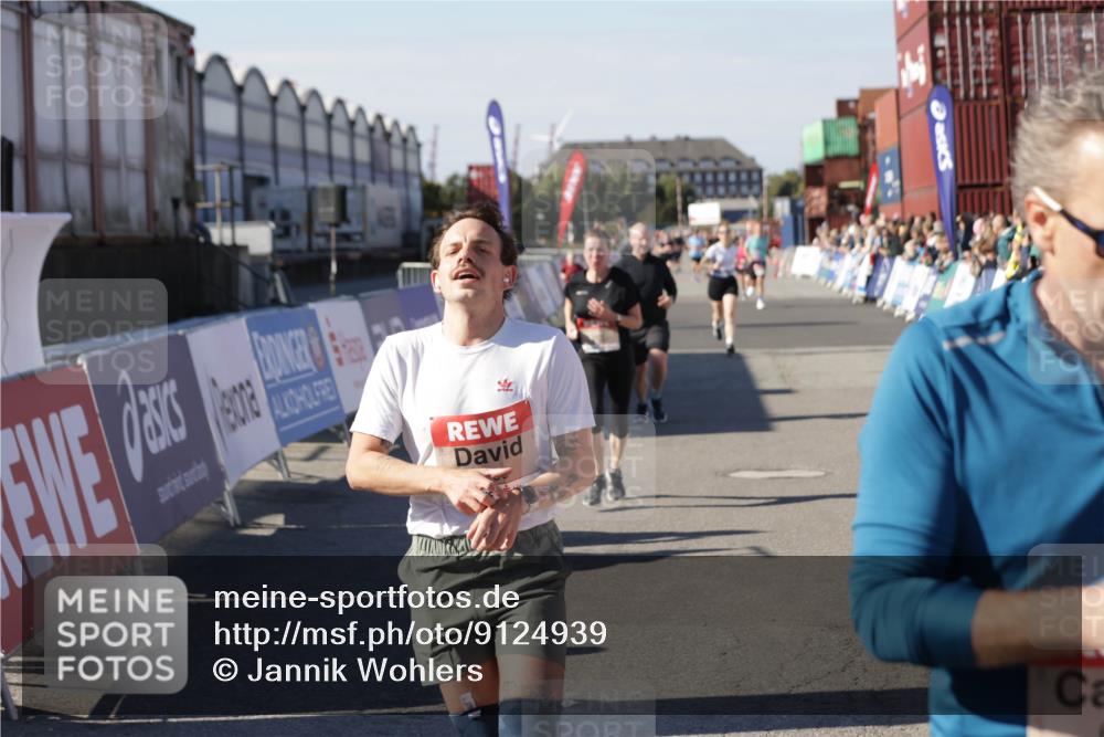 03.10.2025 - Köhlbrandbrückenlauf Jannik Wohlers http://msf.ph/oto/9124939 03.10.2025 13:06:40 Ziel 4015, 4026, 4122, 4151, 4312, 4396, 4405, 5798, 5971, 6061, 6089, 6256, 6721 meine-sportfotos.de