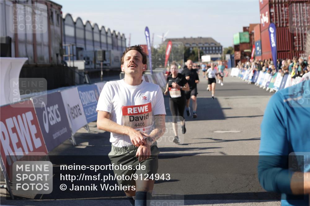 03.10.2025 - Köhlbrandbrückenlauf Jannik Wohlers http://msf.ph/oto/9124943 03.10.2025 13:06:40 Ziel 4015, 4026, 4122, 4151, 4312, 4396, 4405, 5798, 5971, 6061, 6089, 6256, 6721 meine-sportfotos.de