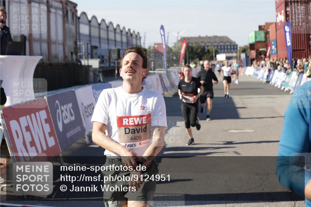 03.10.2025 - Köhlbrandbrückenlauf Jannik Wohlers http://msf.ph/oto/9124951 03.10.2025 13:06:40 Ziel 4015, 4026, 4122, 4151, 4312, 4396, 4405, 5798, 5971, 6061, 6089, 6256, 6721 meine-sportfotos.de