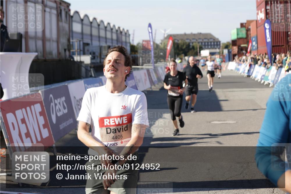 03.10.2025 - Köhlbrandbrückenlauf Jannik Wohlers http://msf.ph/oto/9124952 03.10.2025 13:06:40 Ziel 4015, 4026, 4122, 4151, 4312, 4396, 4405, 5798, 5971, 6061, 6089, 6256, 6721 meine-sportfotos.de