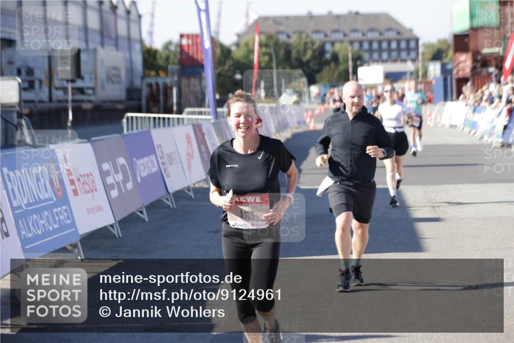 03.10.2025 - Köhlbrandbrückenlauf Jannik Wohlers http://msf.ph/oto/9124961 03.10.2025 13:06:41 Ziel 4015, 4026, 4122, 4151, 4312, 4405, 5798, 5971, 6061, 6089, 6256, 6721 meine-sportfotos.de