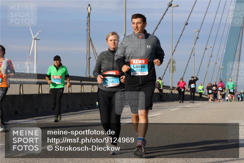 03.10.2025 - Köhlbrandbrückenlauf Strokosch-Dieckow http://msf.ph/oto/9124969 03.10.2025 10:06:26 Position 2 2463, 2548, 2182 meine-sportfotos.de