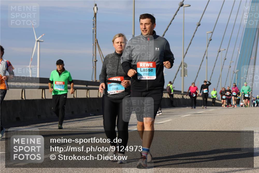 03.10.2025 - Köhlbrandbrückenlauf Strokosch-Dieckow http://msf.ph/oto/9124973 03.10.2025 10:06:26 Position 2 2453, 2548, 2182 meine-sportfotos.de