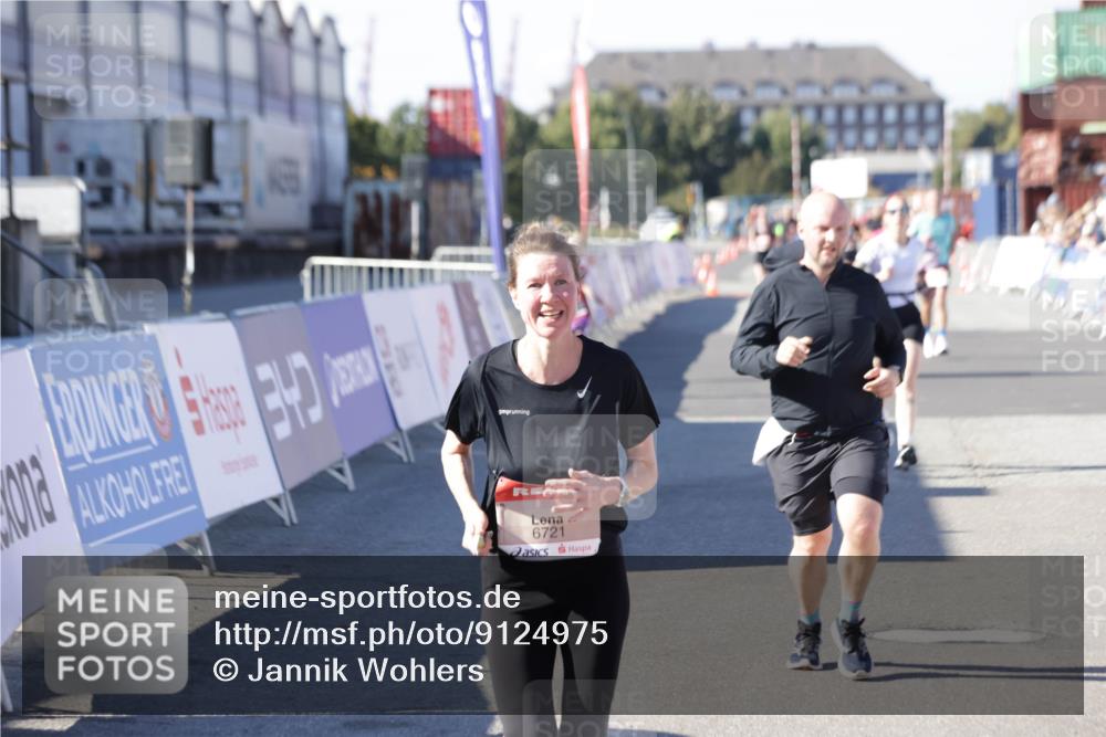 03.10.2025 - Köhlbrandbrückenlauf Jannik Wohlers http://msf.ph/oto/9124975 03.10.2025 13:06:42 Ziel 4015, 4026, 4122, 4151, 4312, 4405, 5798, 5971, 6056, 6061, 6089, 6256, 6721 meine-sportfotos.de