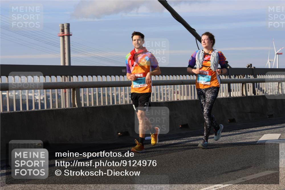 03.10.2025 - Köhlbrandbrückenlauf Strokosch-Dieckow http://msf.ph/oto/9124976 03.10.2025 10:06:28 Position 2 3639, 3637 meine-sportfotos.de
