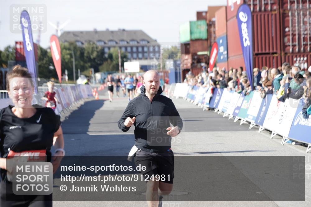 03.10.2025 - Köhlbrandbrückenlauf Jannik Wohlers http://msf.ph/oto/9124981 03.10.2025 13:06:42 Ziel 4015, 4026, 4122, 4151, 4312, 4405, 5798, 5971, 6056, 6061, 6089, 6256, 6721 meine-sportfotos.de