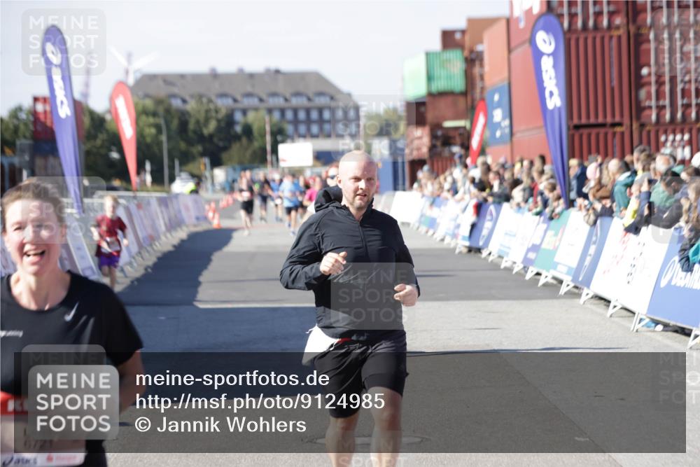 03.10.2025 - Köhlbrandbrückenlauf Jannik Wohlers http://msf.ph/oto/9124985 03.10.2025 13:06:42 Ziel 4015, 4026, 4122, 4151, 4312, 4405, 5798, 5971, 6056, 6061, 6089, 6256, 6721 meine-sportfotos.de