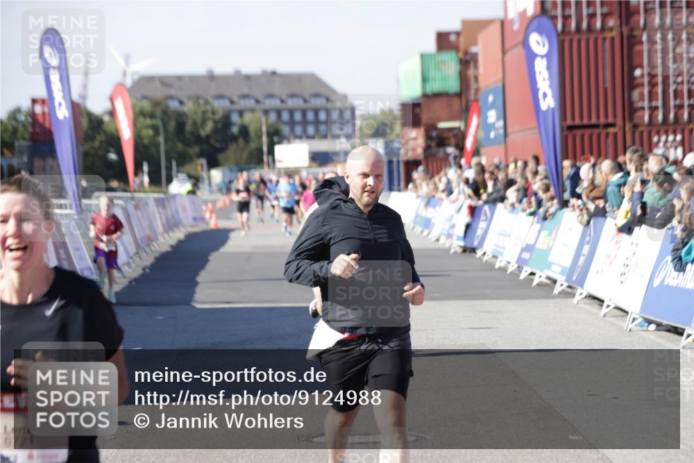 03.10.2025 - Köhlbrandbrückenlauf Jannik Wohlers http://msf.ph/oto/9124988 03.10.2025 13:06:42 Ziel 4015, 4026, 4122, 4151, 4312, 4405, 5798, 5971, 6056, 6061, 6089, 6256, 6721 meine-sportfotos.de