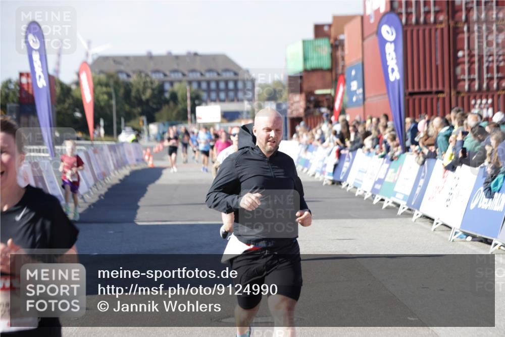 03.10.2025 - Köhlbrandbrückenlauf Jannik Wohlers http://msf.ph/oto/9124990 03.10.2025 13:06:42 Ziel 4015, 4026, 4122, 4151, 4312, 4405, 5798, 5971, 6056, 6061, 6089, 6256, 6721 meine-sportfotos.de