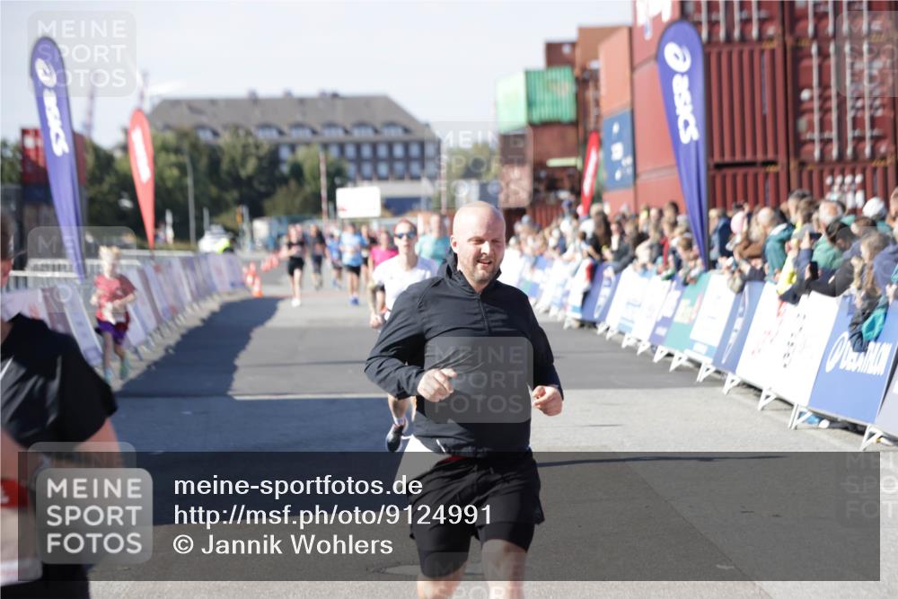 03.10.2025 - Köhlbrandbrückenlauf Jannik Wohlers http://msf.ph/oto/9124991 03.10.2025 13:06:42 Ziel 4015, 4026, 4122, 4151, 4312, 4405, 5798, 5971, 6056, 6061, 6089, 6256, 6721 meine-sportfotos.de