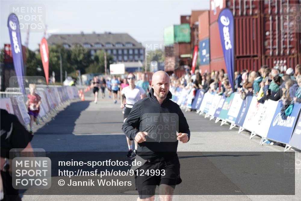 03.10.2025 - Köhlbrandbrückenlauf Jannik Wohlers http://msf.ph/oto/9124993 03.10.2025 13:06:43 Ziel 4026, 4151, 4312, 4405, 5798, 5971, 6056, 6061, 6089, 6256, 6721 meine-sportfotos.de