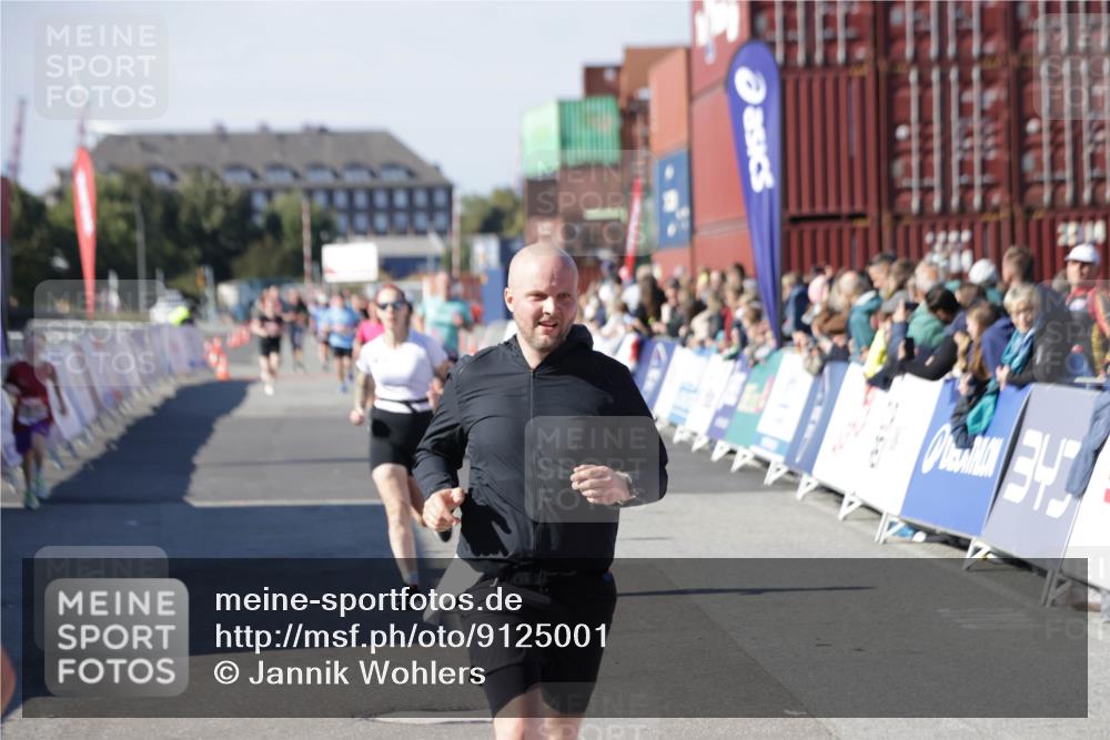 03.10.2025 - Köhlbrandbrückenlauf Jannik Wohlers http://msf.ph/oto/9125001 03.10.2025 13:06:43 Ziel 4026, 4151, 4312, 4405, 5798, 5971, 6056, 6061, 6089, 6256, 6721 meine-sportfotos.de