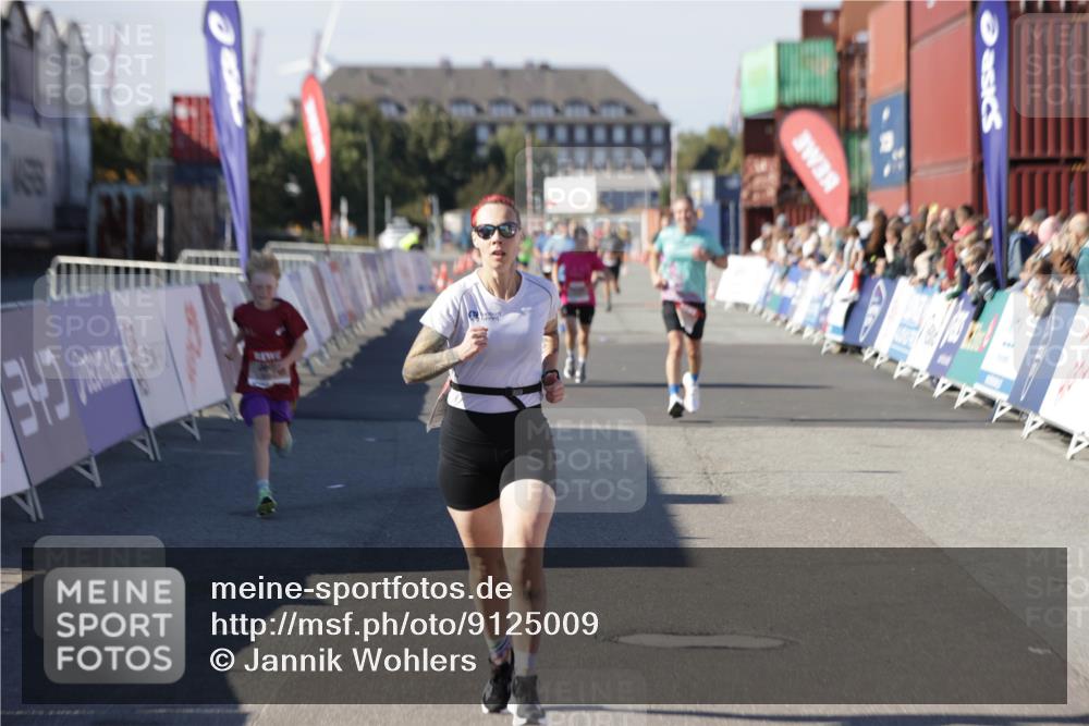 03.10.2025 - Köhlbrandbrückenlauf Jannik Wohlers http://msf.ph/oto/9125009 03.10.2025 13:06:45 Ziel 4026, 4151, 4312, 4405, 5798, 5971, 6056, 6061, 6089, 6256, 6721 meine-sportfotos.de