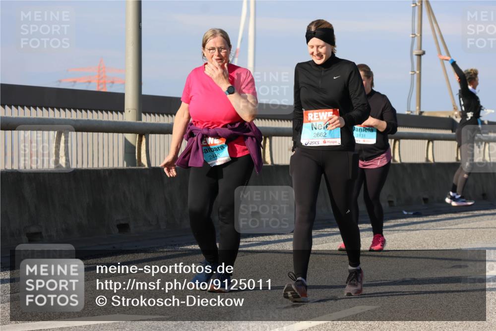 03.10.2025 - Köhlbrandbrückenlauf Strokosch-Dieckow http://msf.ph/oto/9125011 03.10.2025 10:06:44 Position 2 2440, 2662, 3131 meine-sportfotos.de