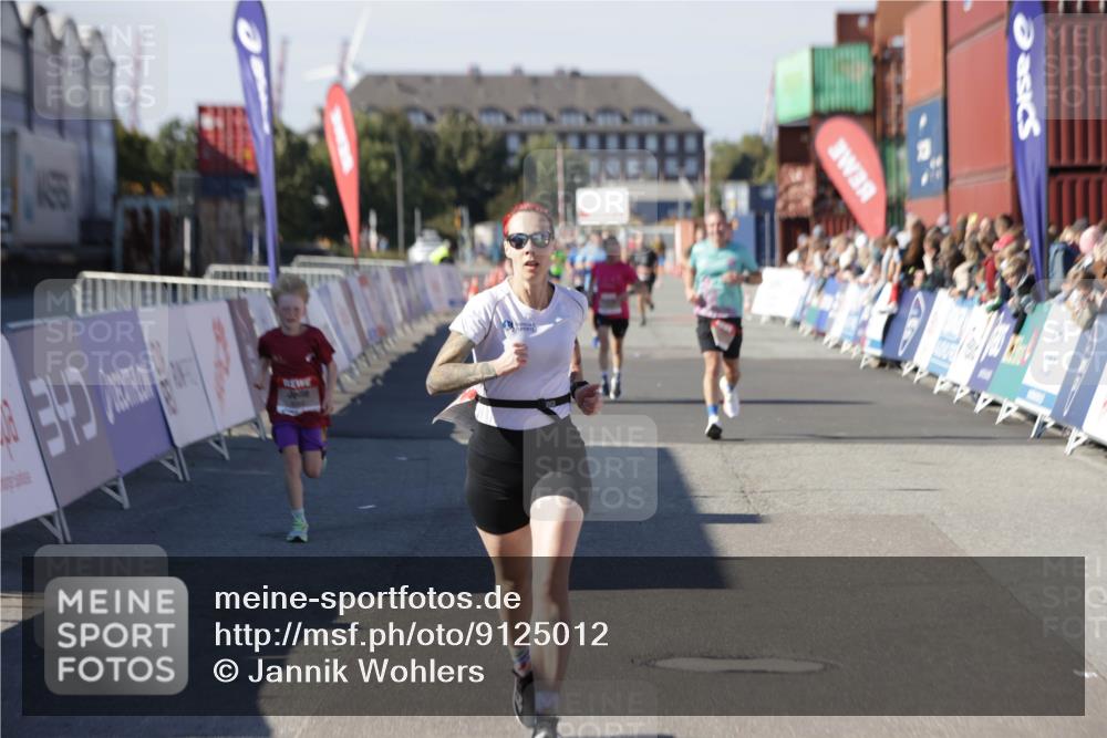 03.10.2025 - Köhlbrandbrückenlauf Jannik Wohlers http://msf.ph/oto/9125012 03.10.2025 13:06:45 Ziel 4026, 4151, 4312, 4405, 5798, 5971, 6056, 6061, 6089, 6256, 6721 meine-sportfotos.de