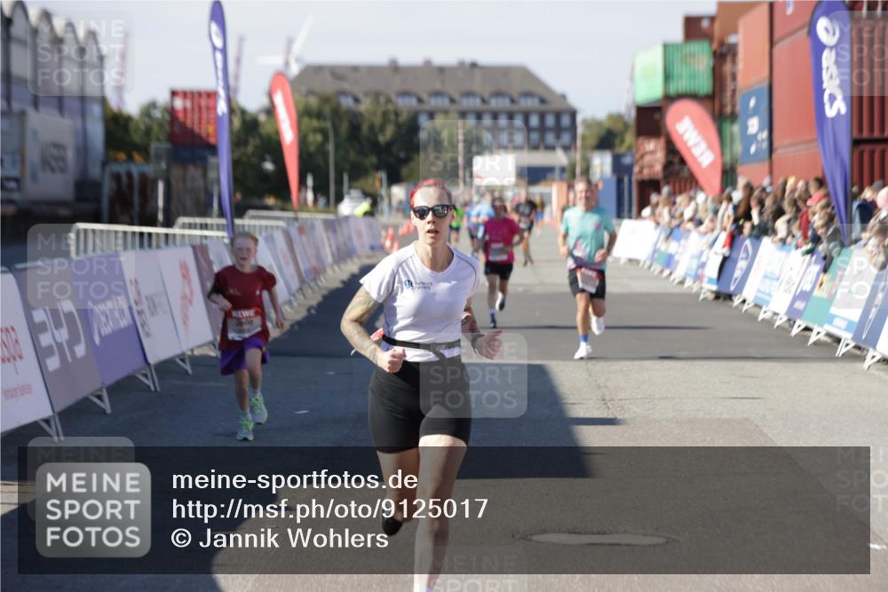 03.10.2025 - Köhlbrandbrückenlauf Jannik Wohlers http://msf.ph/oto/9125017 03.10.2025 13:06:45 Ziel 4026, 4151, 4312, 4405, 5798, 5971, 6056, 6061, 6089, 6256, 6721 meine-sportfotos.de