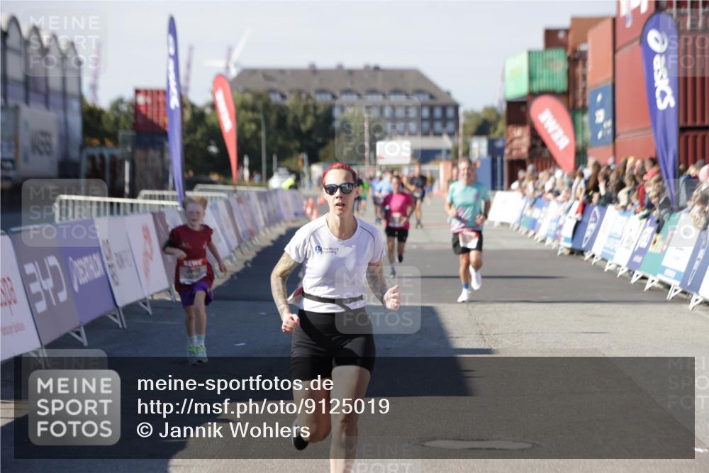 03.10.2025 - Köhlbrandbrückenlauf Jannik Wohlers http://msf.ph/oto/9125019 03.10.2025 13:06:45 Ziel 4026, 4151, 4312, 4405, 5798, 5971, 6056, 6061, 6089, 6256, 6721 meine-sportfotos.de