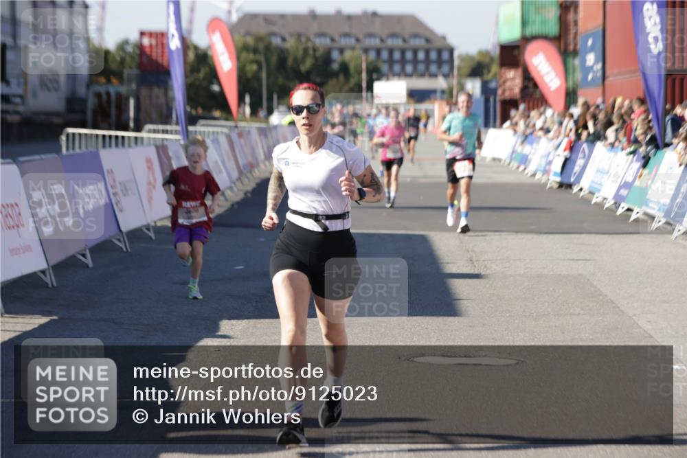 03.10.2025 - Köhlbrandbrückenlauf Jannik Wohlers http://msf.ph/oto/9125023 03.10.2025 13:06:45 Ziel 4026, 4151, 4312, 4405, 5798, 5971, 6056, 6061, 6089, 6256, 6721 meine-sportfotos.de