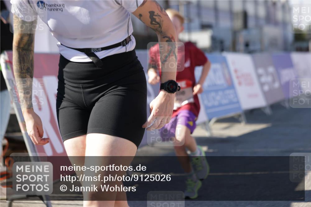03.10.2025 - Köhlbrandbrückenlauf Jannik Wohlers http://msf.ph/oto/9125026 03.10.2025 13:06:48 Ziel 4405, 5798, 5963, 5971, 6056, 6061, 6089, 6721, 6745 meine-sportfotos.de