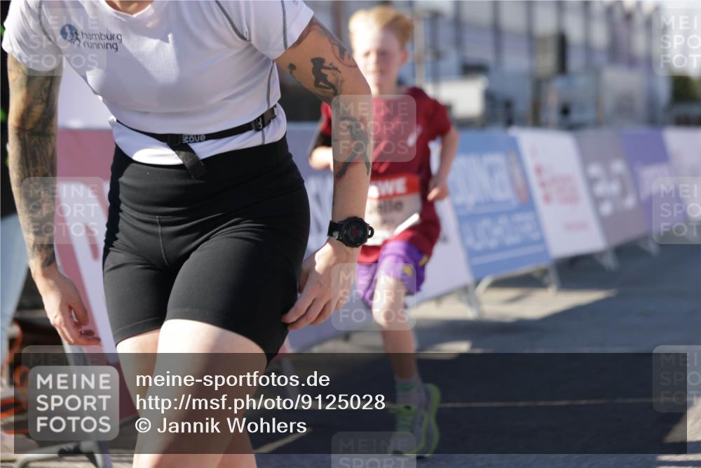 03.10.2025 - Köhlbrandbrückenlauf Jannik Wohlers http://msf.ph/oto/9125028 03.10.2025 13:06:48 Ziel 4405, 5798, 5963, 5971, 6056, 6061, 6089, 6721, 6745 meine-sportfotos.de