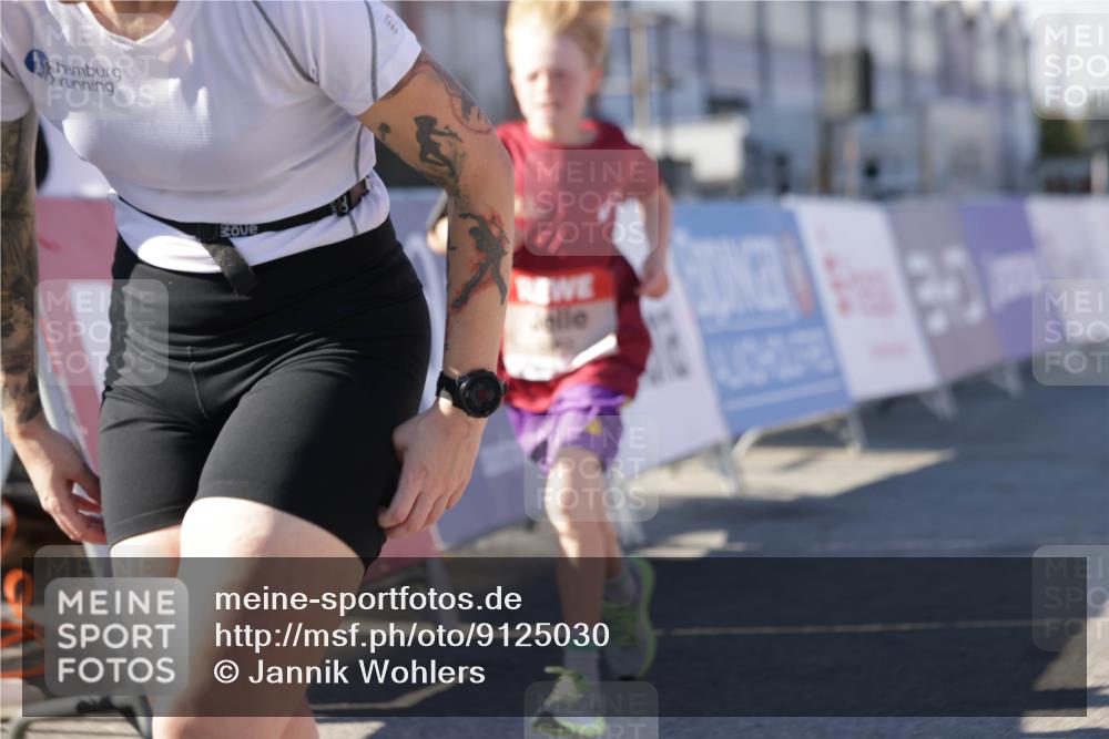 03.10.2025 - Köhlbrandbrückenlauf Jannik Wohlers http://msf.ph/oto/9125030 03.10.2025 13:06:48 Ziel 4405, 5798, 5963, 5971, 6056, 6061, 6089, 6721, 6745 meine-sportfotos.de