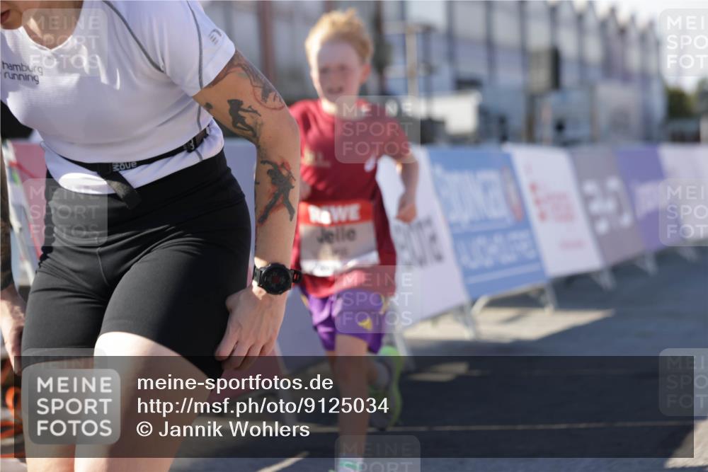 03.10.2025 - Köhlbrandbrückenlauf Jannik Wohlers http://msf.ph/oto/9125034 03.10.2025 13:06:48 Ziel 4405, 5798, 5963, 5971, 6056, 6061, 6089, 6721, 6745 meine-sportfotos.de