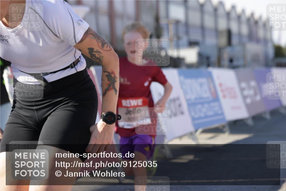 03.10.2025 - Köhlbrandbrückenlauf Jannik Wohlers http://msf.ph/oto/9125035 03.10.2025 13:06:48 Ziel 4405, 5798, 5963, 5971, 6056, 6061, 6089, 6721, 6745 meine-sportfotos.de