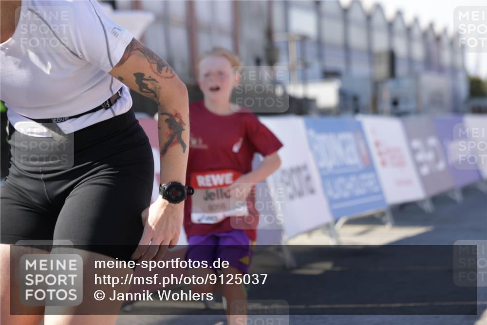 03.10.2025 - Köhlbrandbrückenlauf Jannik Wohlers http://msf.ph/oto/9125037 03.10.2025 13:06:48 Ziel 4405, 5798, 5963, 5971, 6056, 6061, 6089, 6721, 6745 meine-sportfotos.de