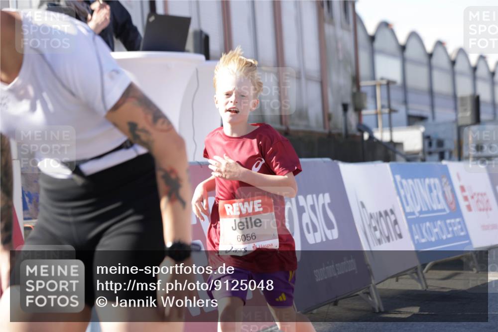 03.10.2025 - Köhlbrandbrückenlauf Jannik Wohlers http://msf.ph/oto/9125048 03.10.2025 13:06:49 Ziel 4405, 5798, 5963, 5971, 6056, 6061, 6089, 6721, 6745 meine-sportfotos.de