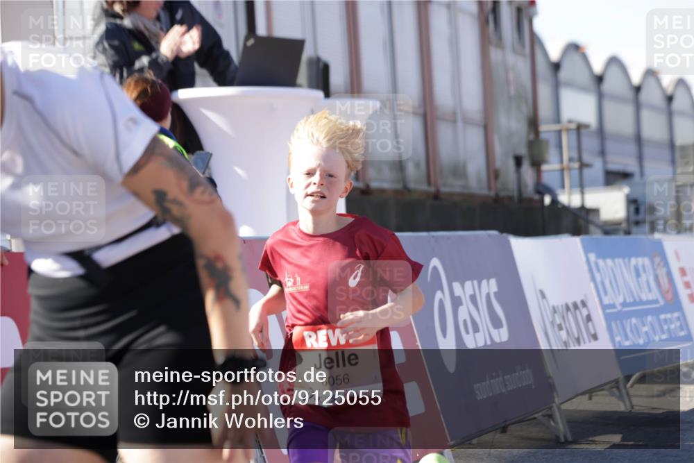 03.10.2025 - Köhlbrandbrückenlauf Jannik Wohlers http://msf.ph/oto/9125055 03.10.2025 13:06:49 Ziel 4405, 5798, 5963, 5971, 6056, 6061, 6089, 6721, 6745 meine-sportfotos.de