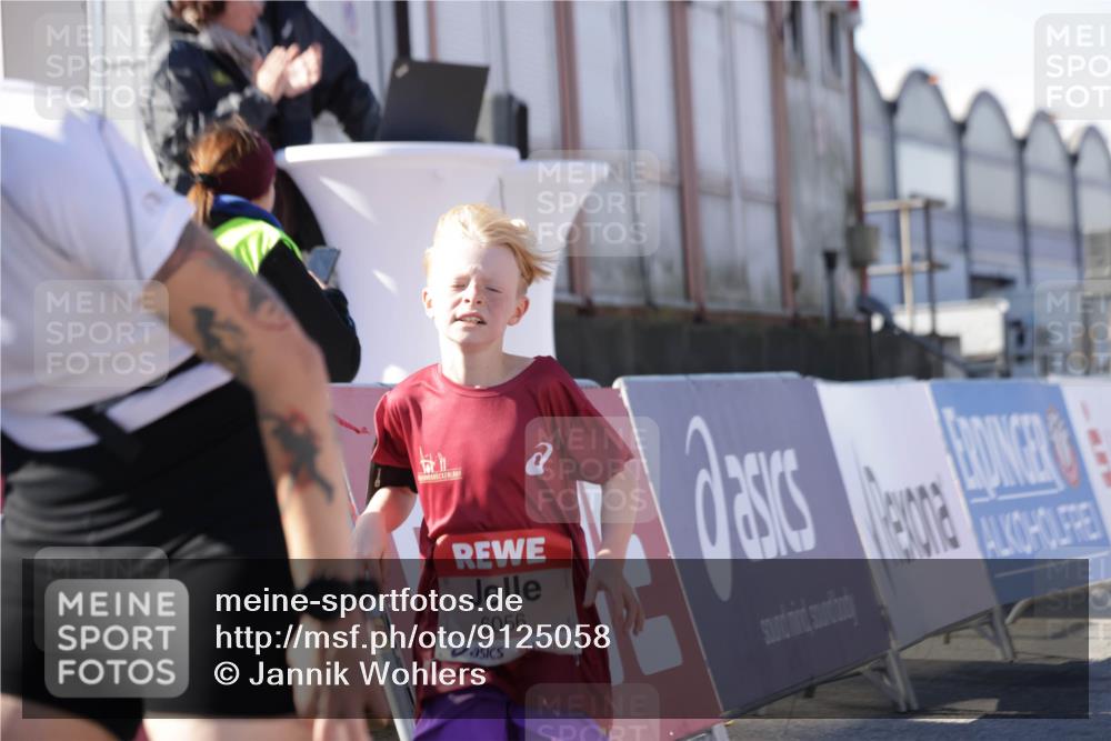 03.10.2025 - Köhlbrandbrückenlauf Jannik Wohlers http://msf.ph/oto/9125058 03.10.2025 13:06:49 Ziel 4405, 5798, 5963, 5971, 6056, 6061, 6089, 6721, 6745 meine-sportfotos.de