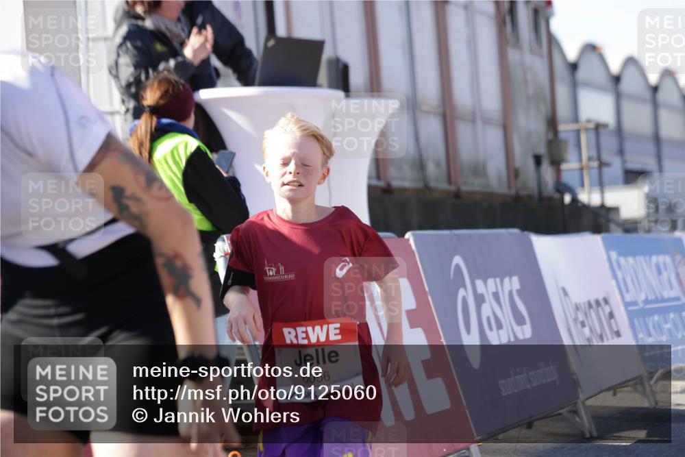 03.10.2025 - Köhlbrandbrückenlauf Jannik Wohlers http://msf.ph/oto/9125060 03.10.2025 13:06:49 Ziel 4405, 5798, 5963, 5971, 6056, 6061, 6089, 6721, 6745 meine-sportfotos.de
