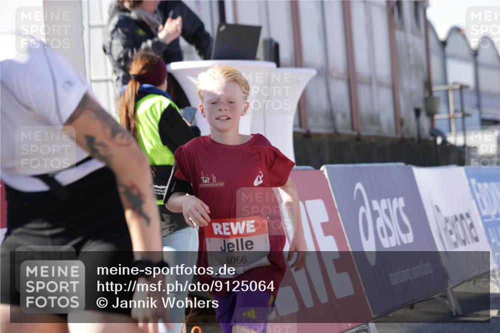 03.10.2025 - Köhlbrandbrückenlauf Jannik Wohlers http://msf.ph/oto/9125064 03.10.2025 13:06:49 Ziel 4405, 5798, 5963, 5971, 6056, 6061, 6089, 6721, 6745 meine-sportfotos.de