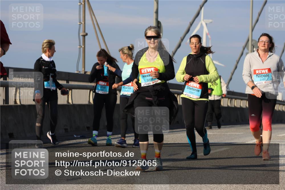 03.10.2025 - Köhlbrandbrückenlauf Strokosch-Dieckow http://msf.ph/oto/9125065 03.10.2025 10:06:56 Position 2 2927, 3456, 2547, 2199 meine-sportfotos.de