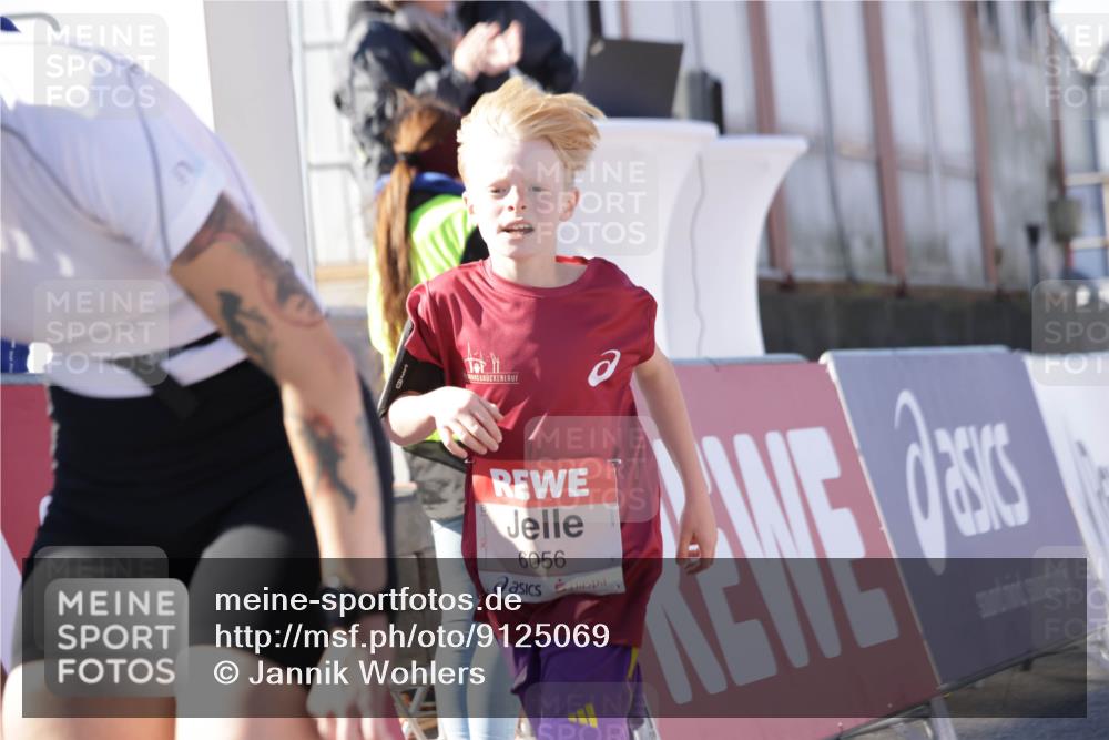03.10.2025 - Köhlbrandbrückenlauf Jannik Wohlers http://msf.ph/oto/9125069 03.10.2025 13:06:49 Ziel 4405, 5798, 5963, 5971, 6056, 6061, 6089, 6721, 6745 meine-sportfotos.de