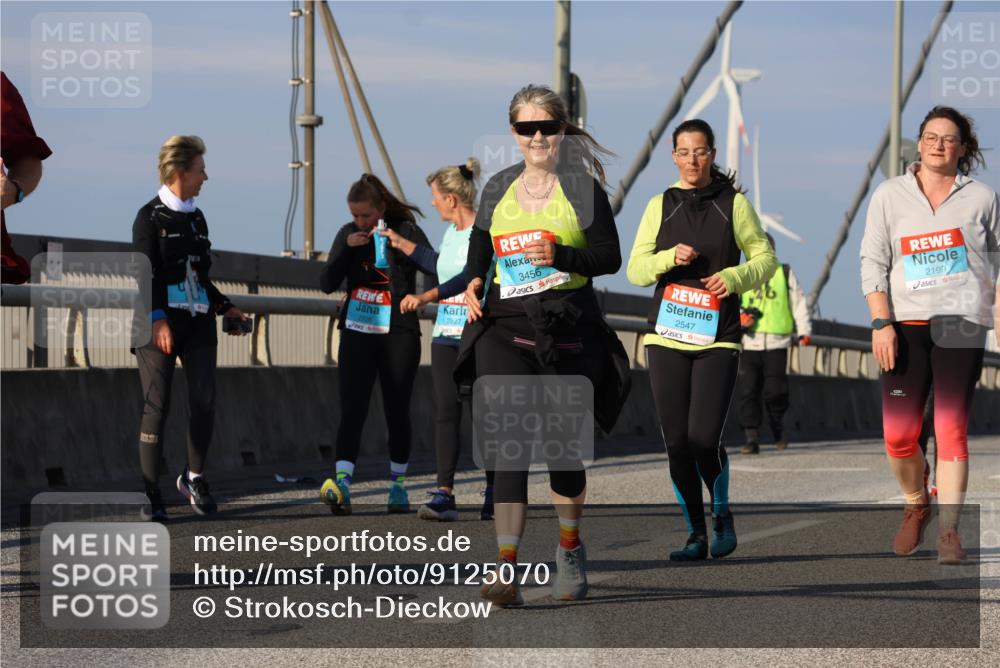 03.10.2025 - Köhlbrandbrückenlauf Strokosch-Dieckow http://msf.ph/oto/9125070 03.10.2025 10:06:56 Position 2 2926, 2927, 3456, 2547, 2199 meine-sportfotos.de