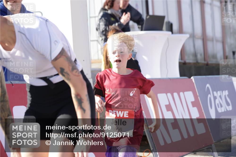 03.10.2025 - Köhlbrandbrückenlauf Jannik Wohlers http://msf.ph/oto/9125071 03.10.2025 13:06:49 Ziel 4405, 5798, 5963, 5971, 6056, 6061, 6089, 6721, 6745 meine-sportfotos.de